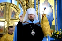 Митрополит Владимир возглавил праздничную Литургию в честь 15-летия со дня возрождения Градо-Хабаровского собора Успения Божией Матери. 19 октября 2017 г.